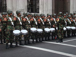 vojenská pehlídka v Santiagu